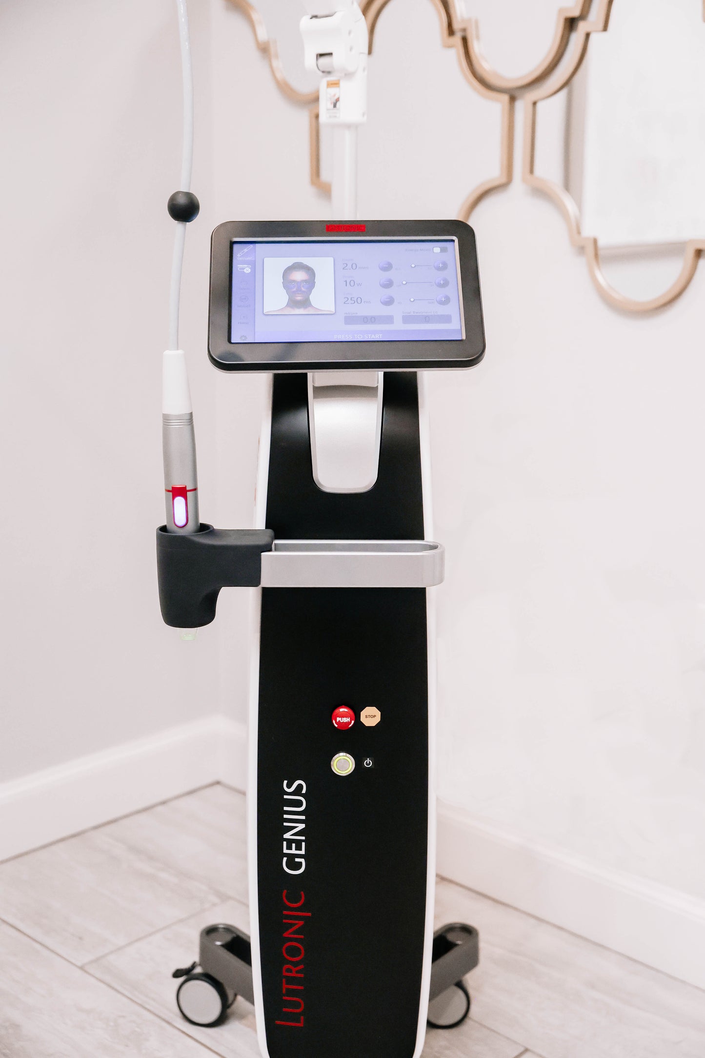 Genius RF Microneedling